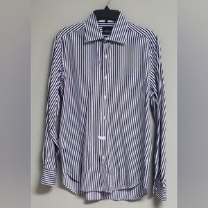 Zara Man Dress Shirt. No size tag.  22" pit to pit.  Cotton. Good condition.